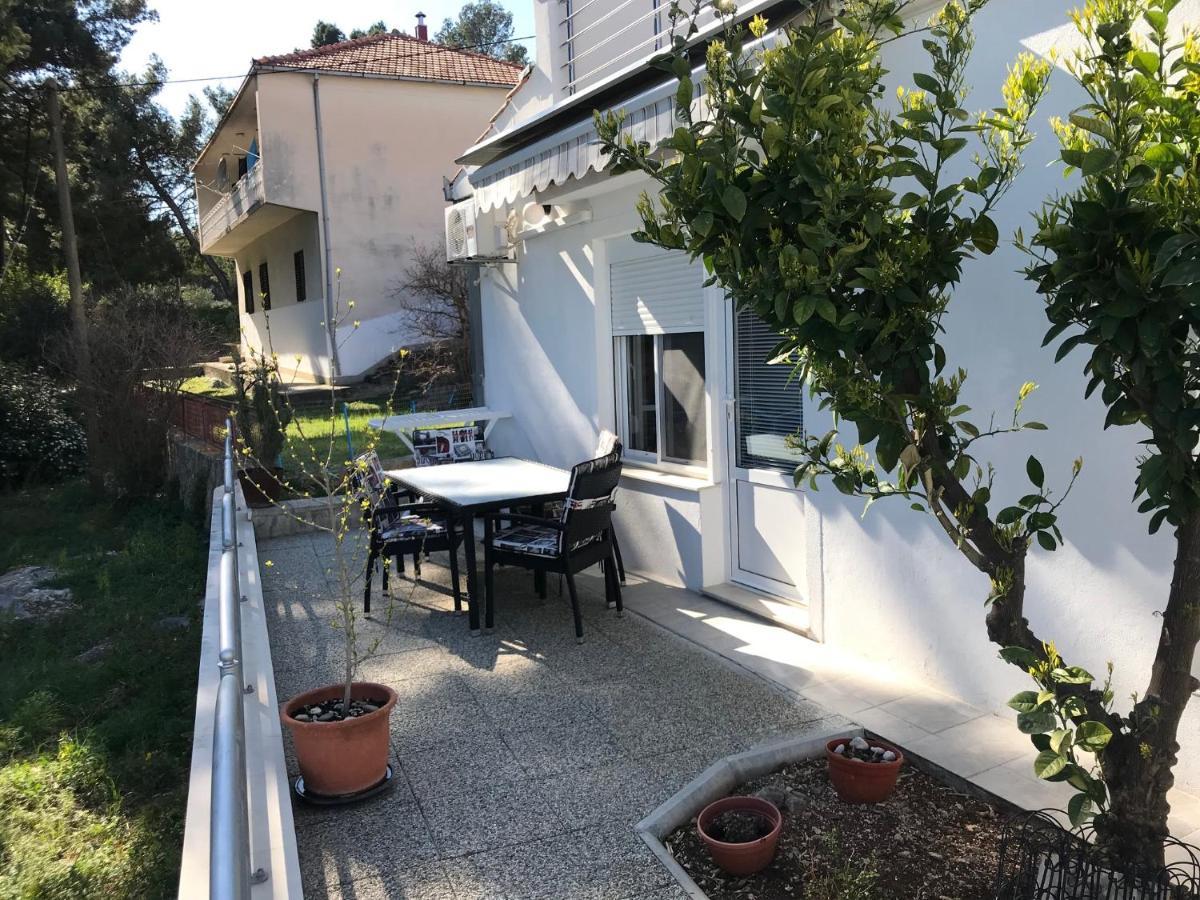 Tona Apartments 特罗吉尔 外观 照片