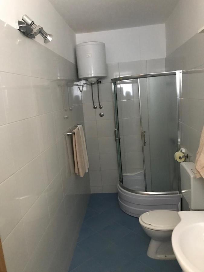 Tona Apartments 特罗吉尔 外观 照片
